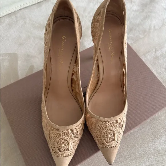Gianvito Rossi camoscio Elodie Elegant Lace Stiletto Heels - Cream 8 1/2 8.5