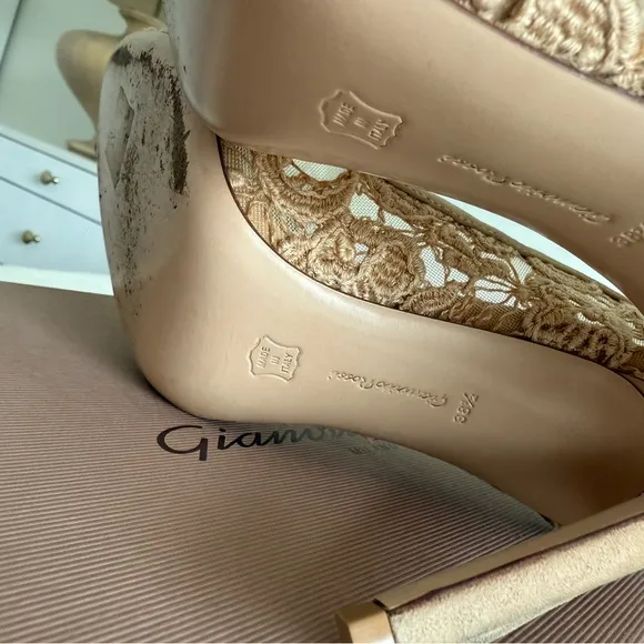 Gianvito Rossi camoscio Elodie Elegant Lace Stiletto Heels - Cream 8 1/2 8.5