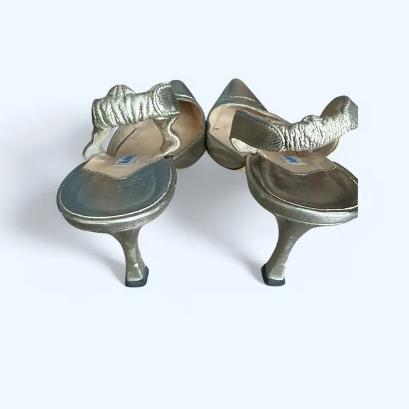 Gold Pointed Toe Manolo Blahnik Slingback Kitten Heel Shoes Size Euro 39.5 US 9