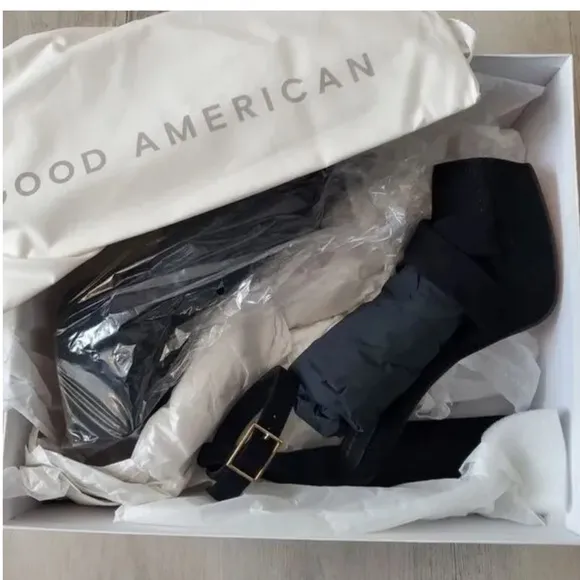 GOOD AMERICAN black suede platform sandals size 9, new in box