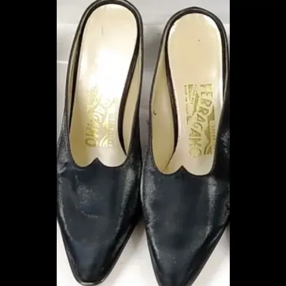 Gorgeous vampirish goth black Salvatore Ferragamo Boutique pumps  👠 size 6 C