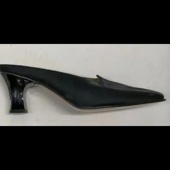 Gorgeous vampirish goth black Salvatore Ferragamo Boutique pumps  👠 size 6 C