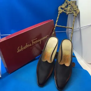Gorgeous vampirish goth black Salvatore Ferragamo Boutique pumps  👠 size 6 C