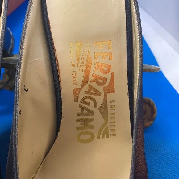 Gorgeous vampirish goth black Salvatore Ferragamo Boutique pumps  👠 size 6 C