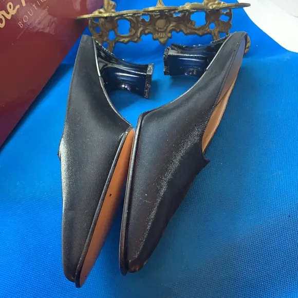 Gorgeous vampirish goth black Salvatore Ferragamo Boutique pumps  👠 size 6 C