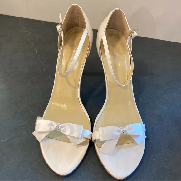 Grace sz 11 Evita white silk bow tie heeled sandals wedding shoes