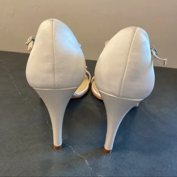 Grace sz 11 Evita white silk bow tie heeled sandals wedding shoes