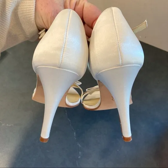 Grace sz 11 Evita white silk bow tie heeled sandals wedding shoes