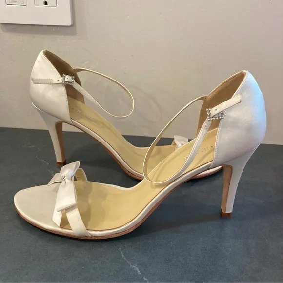 Grace sz 11 Evita white silk bow tie heeled sandals wedding shoes