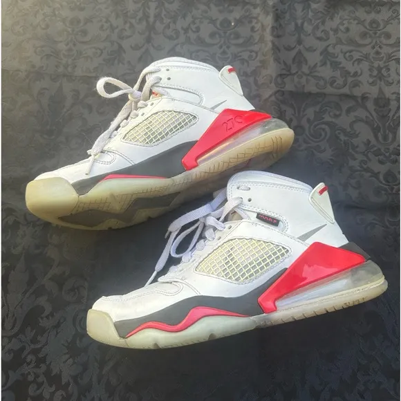(Grade School) Air Jordan Mars270 'White size 4YSKU: BQ6508-100