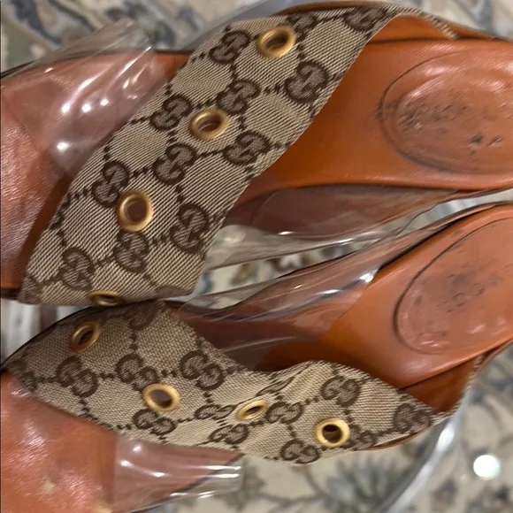 Gucci Brown Heeled Shoes with Luxurious Design