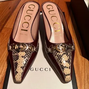Gucci kitten heel in burgundy with snake skin accents. Size 6