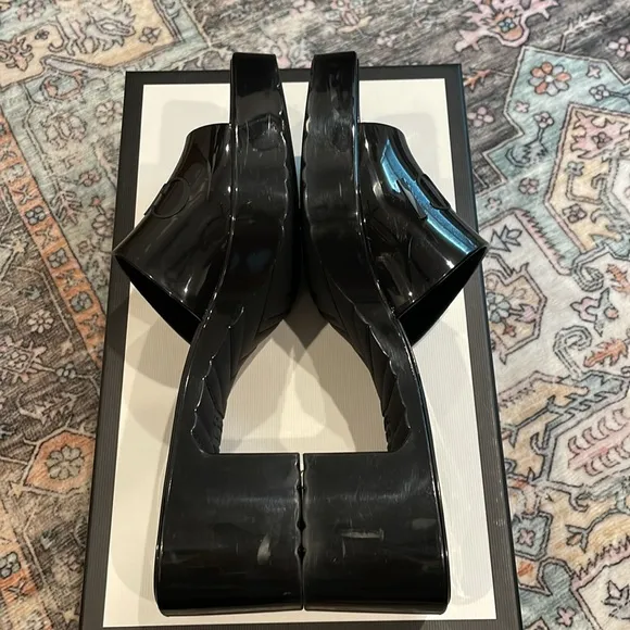 Gucci rubber sandal heel