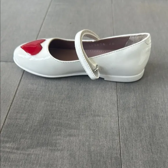 Gucci White and Red Dress Shoes with Heart Design size 26