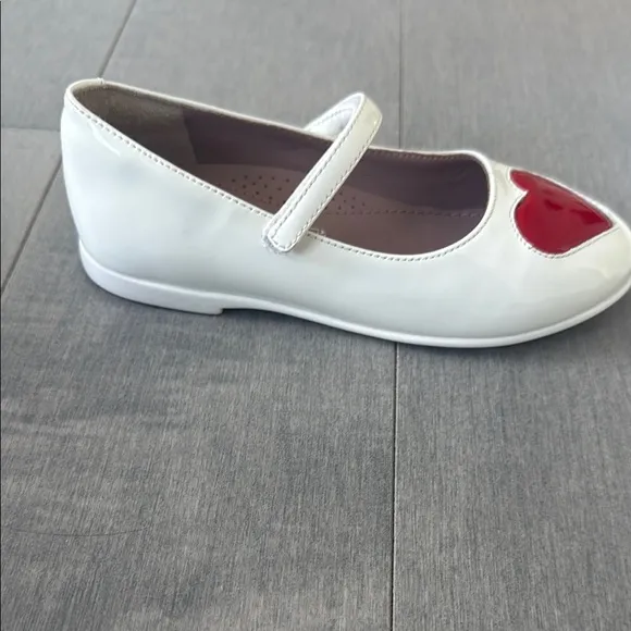 Gucci White and Red Dress Shoes with Heart Design size 26