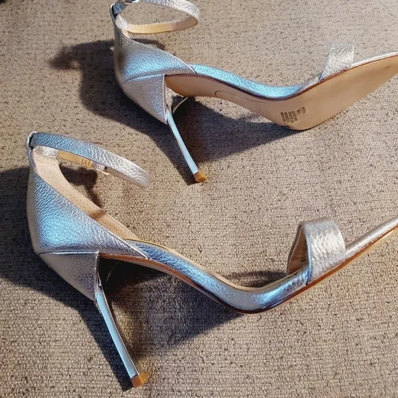 Imagine Vince Camuto Restin Leather Silver Strappy Heels Sz 7
