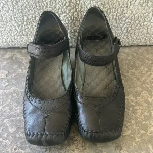 Indigo by Clarks Mary Jane Brown Leather Square Toe Curved Heel