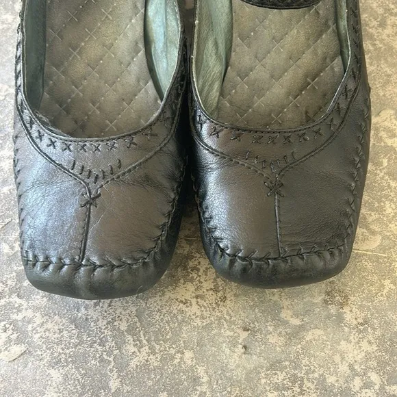 Indigo by Clarks Mary Jane Brown Leather Square Toe Curved Heel