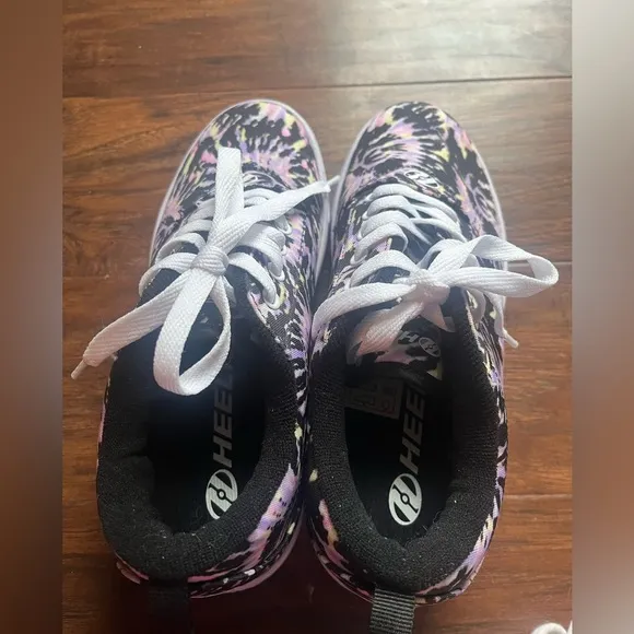 Ivory Ella Pro 20 Heelys NWOT in a youth size 5- Tie Dye pink/purple/yellow