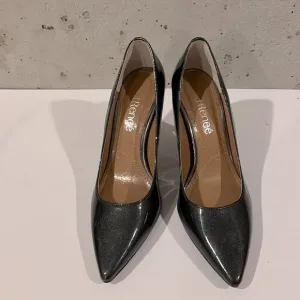 J. Renee’ Maressa Smoke Gray Patent Leather Ornate Heel Pointed Toe Pump - Sz 6