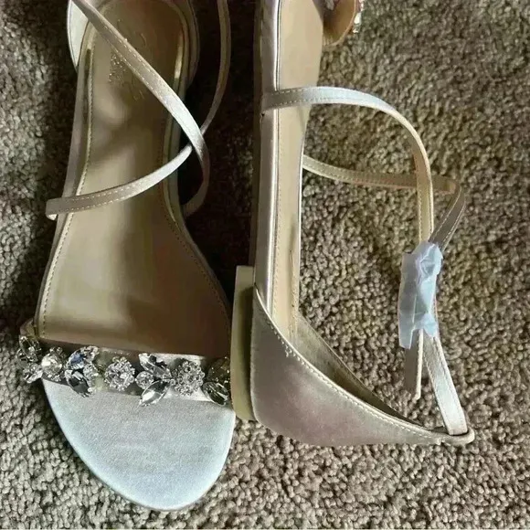 JEWEL BADGLEY MISCHKA gem  Sandals - Champagne size 8.5 NWOB