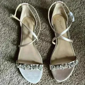 JEWEL BADGLEY MISCHKA gem  Sandals - Champagne size 8.5 NWOB