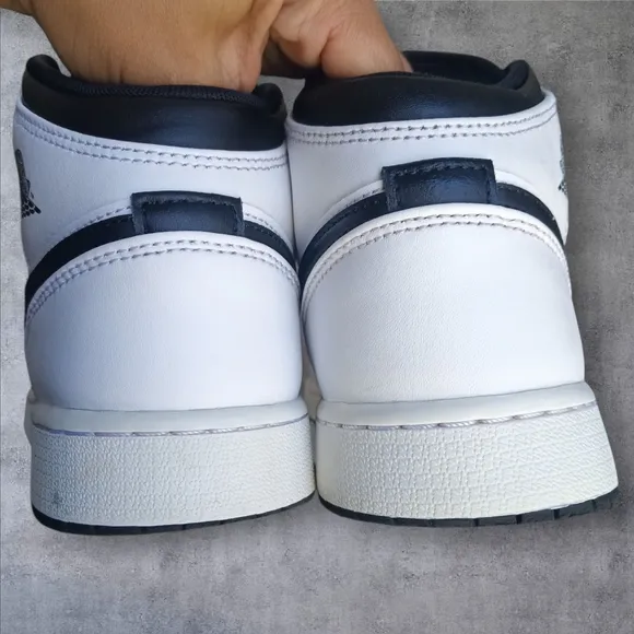 Jordan 1 Mid Reverse Panda White Black Sneakers Shoes Men's Size 7 Women's 8.5