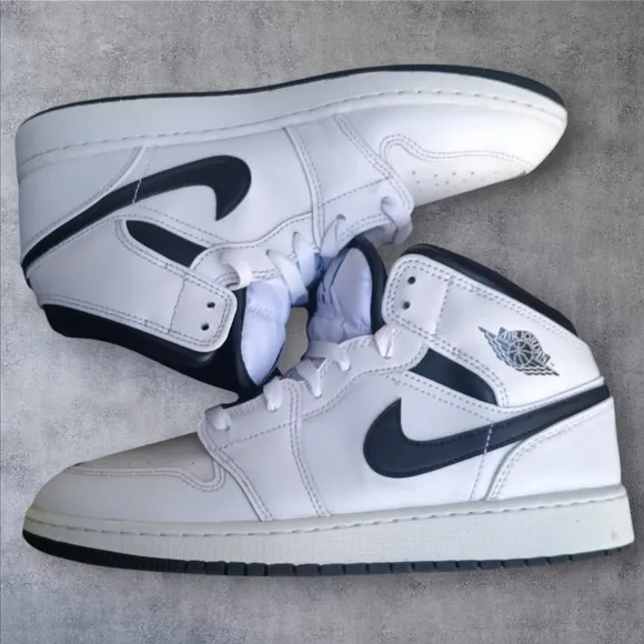Jordan 1 Mid Reverse Panda White Black Sneakers Shoes Men's Size 7 Women's 8.5