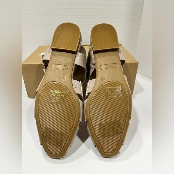 Journee Collection Womens Cailinna Ankle Strap Flat Sandals. 7.5M