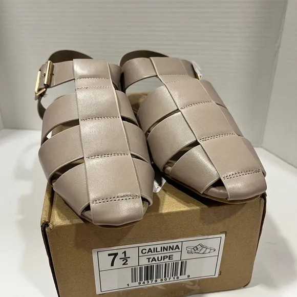 Journee Collection Womens Cailinna Ankle Strap Flat Sandals. 7.5M