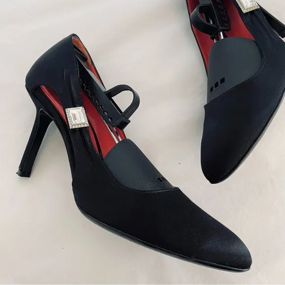 Judith Leiber Stunning Black Satin Crystal Embellished Accent Pumps Size 9