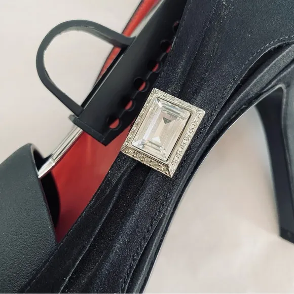 Judith Leiber Stunning Black Satin Crystal Embellished Accent Pumps Size 9
