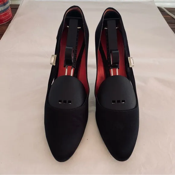Judith Leiber Stunning Black Satin Crystal Embellished Accent Pumps Size 9