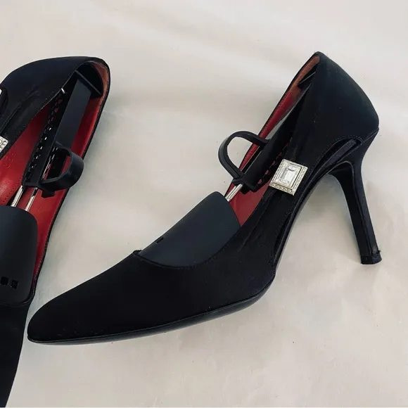 Judith Leiber Stunning Black Satin Crystal Embellished Accent Pumps Size 9