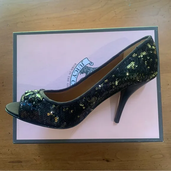 Juicy Couture Size 7.5 M Womens Daria J970112 Black Gold Messy Sequins Heels