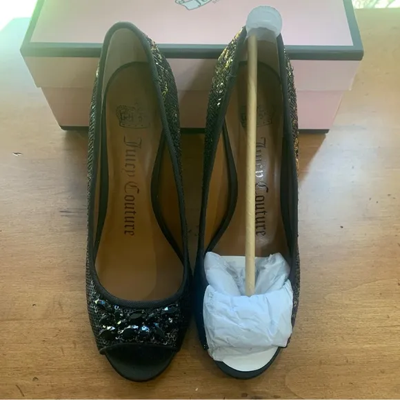 Juicy Couture Size 7.5 M Womens Daria J970112 Black Gold Messy Sequins Heels