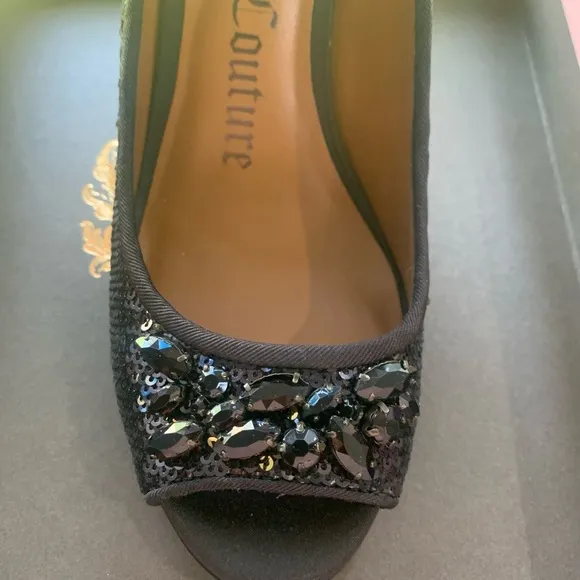 Juicy Couture Size 7.5 M Womens Daria J970112 Black Gold Messy Sequins Heels
