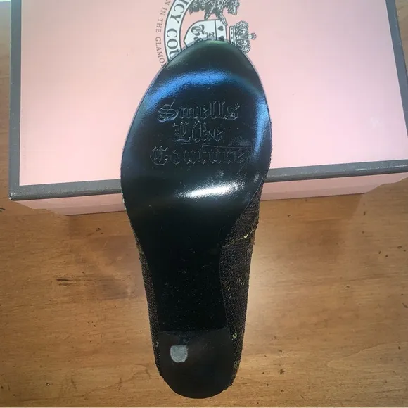 Juicy Couture Size 7.5 M Womens Daria J970112 Black Gold Messy Sequins Heels