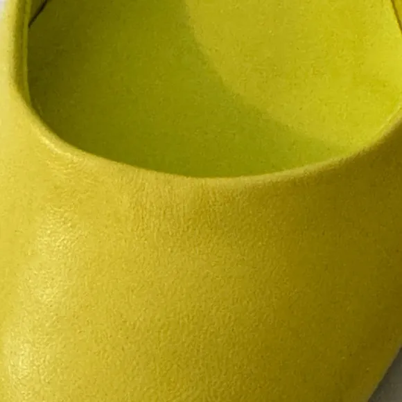 Karl Lagerfeld Size 7M/A22 glora Elegant Yellow Women's Heels Office Siren