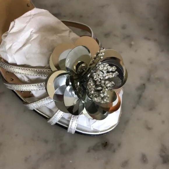 KATE SPADE Silver Flower Toe Cross Ankle Sandal/Heels 7B