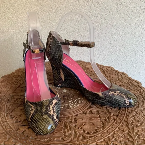 Kate Spade Snakeskin Closed Toe Mary Jane Wedge High Heels Size 7.5 B - FLAW