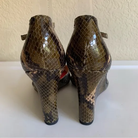 Kate Spade Snakeskin Closed Toe Mary Jane Wedge High Heels Size 7.5 B - FLAW