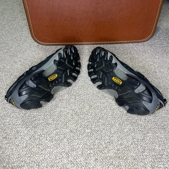 Keen safety toe shoes