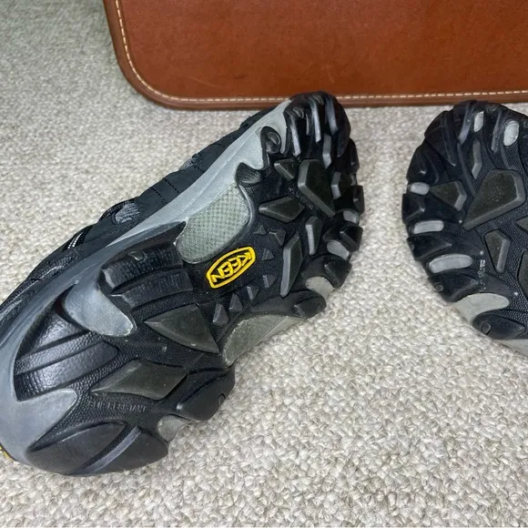Keen safety toe shoes
