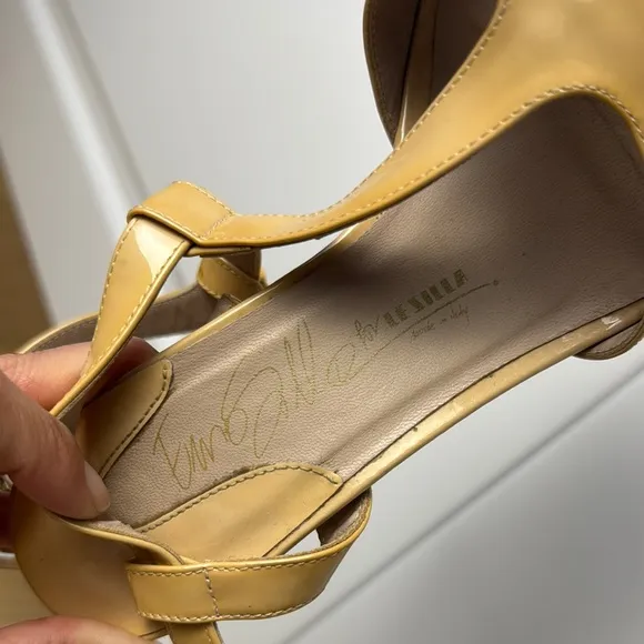 Le Silla Cream High Heeled Sandals with Stiletto Heel and Open Toe Design