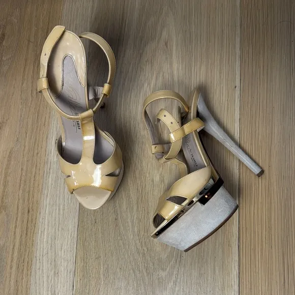 Le Silla Cream High Heeled Sandals with Stiletto Heel and Open Toe Design