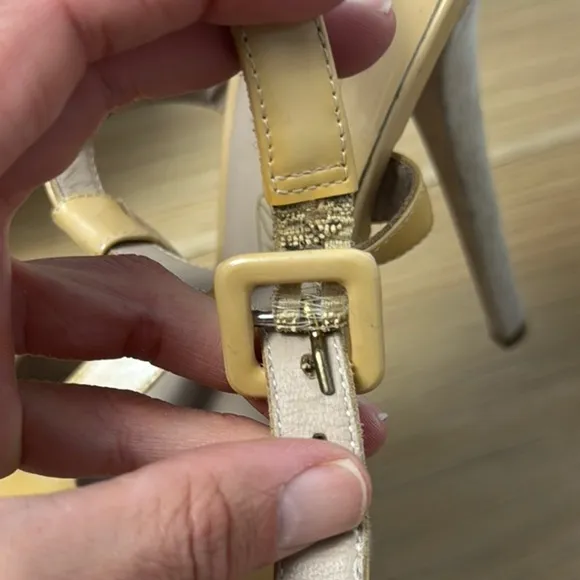 Le Silla Cream High Heeled Sandals with Stiletto Heel and Open Toe Design