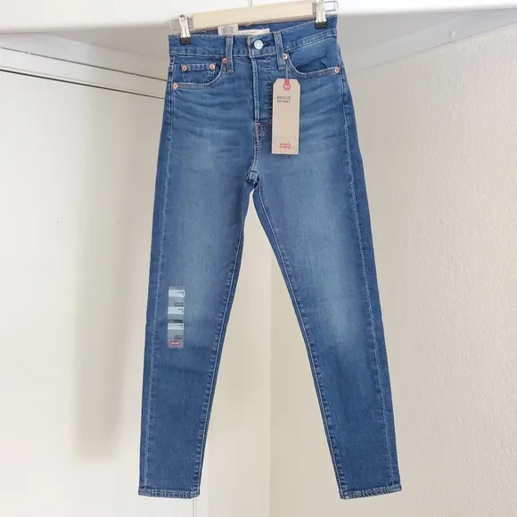 Levi's WEDGIE Skinny High Rise Waisted Medium Wash Jeans