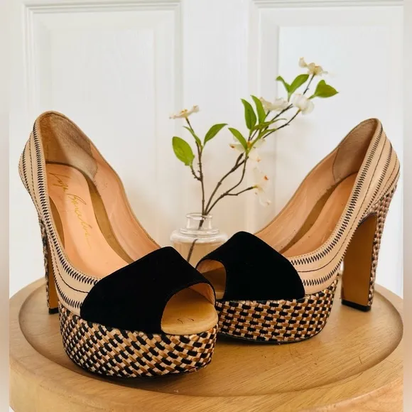 LUIZA BARCELO ~ Women’s Black and Beige Woven Pattern Peep-Toe 5” Heels size 8