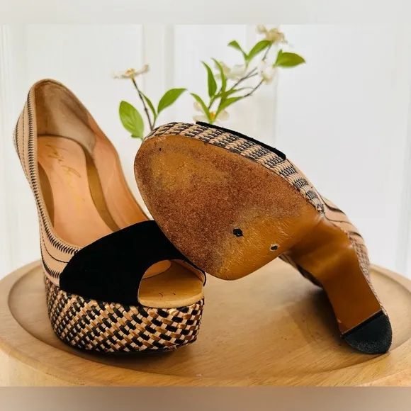 LUIZA BARCELO ~ Women’s Black and Beige Woven Pattern Peep-Toe 5” Heels size 8